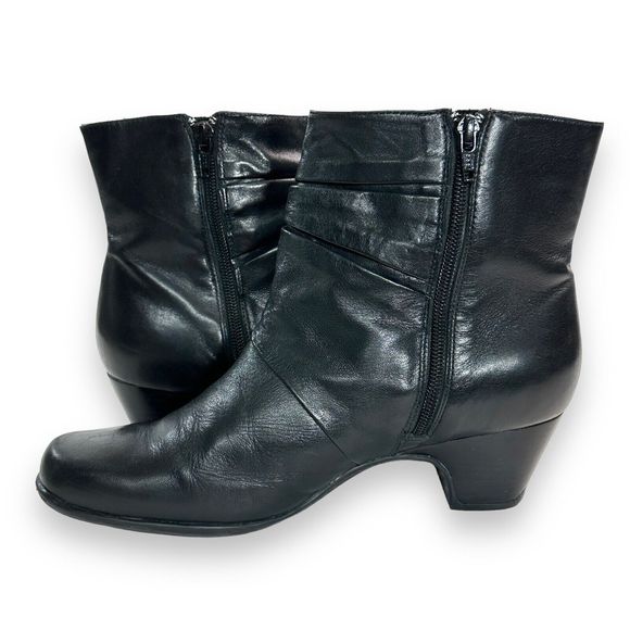 Clarks Ankle Bootie Boot SZ 9.5 Leyden Black Leather Ruche Slouch Buckle Comfort - Picture 7 of 13